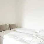 Free Parking & 2 Bedrooms