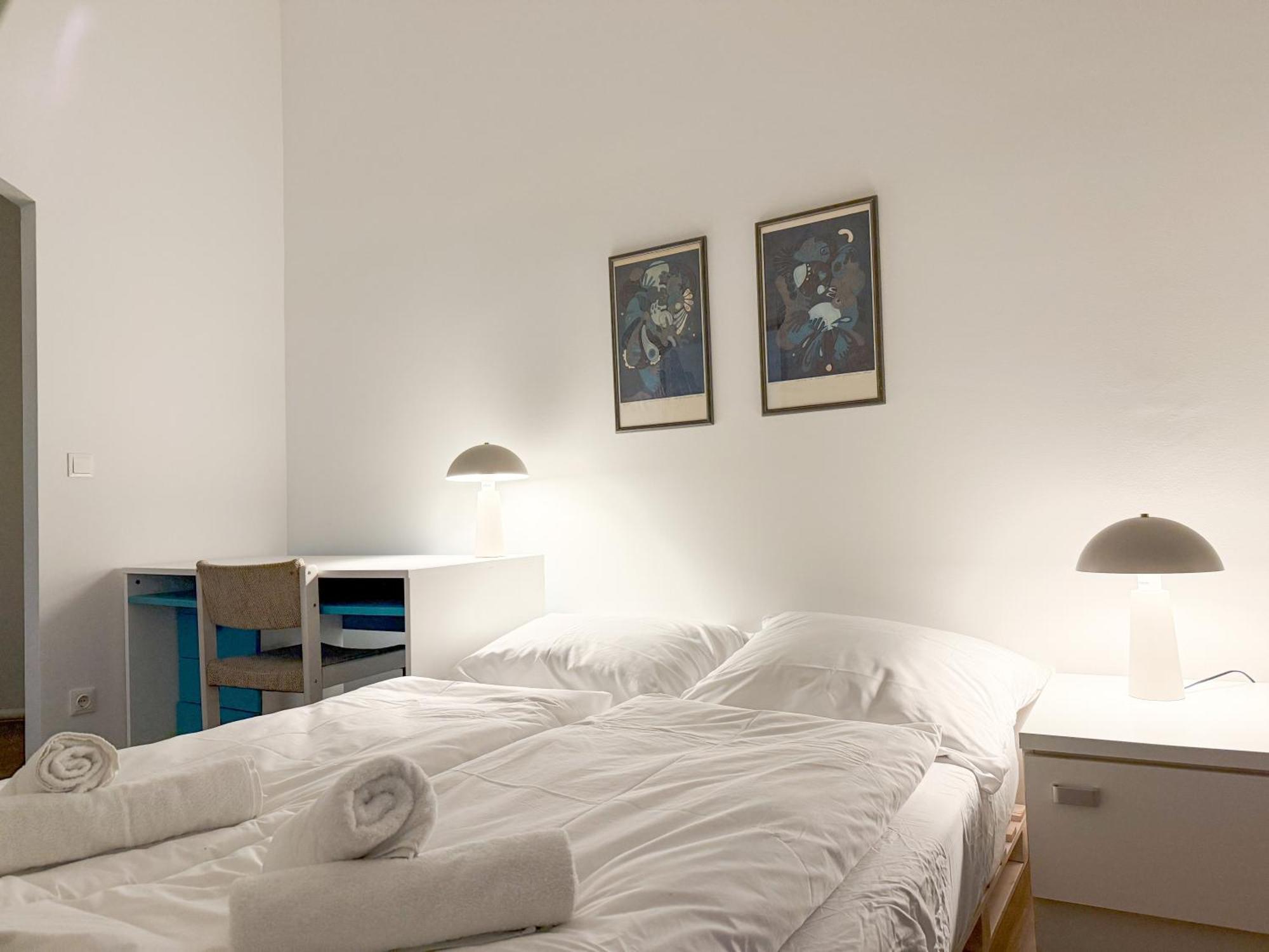 Free Parking & 2 Bedrooms