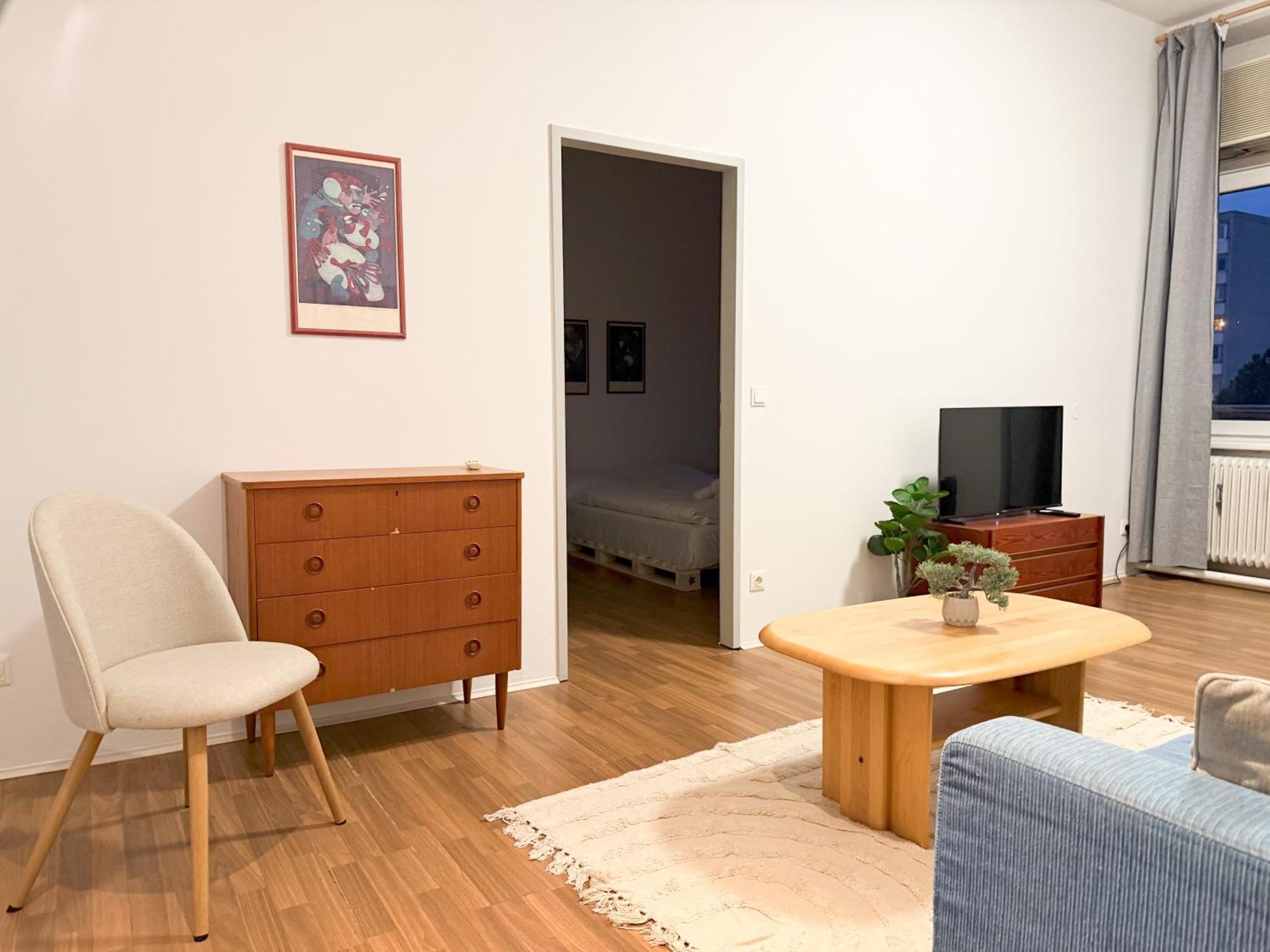 Free Parking & 2 Bedrooms